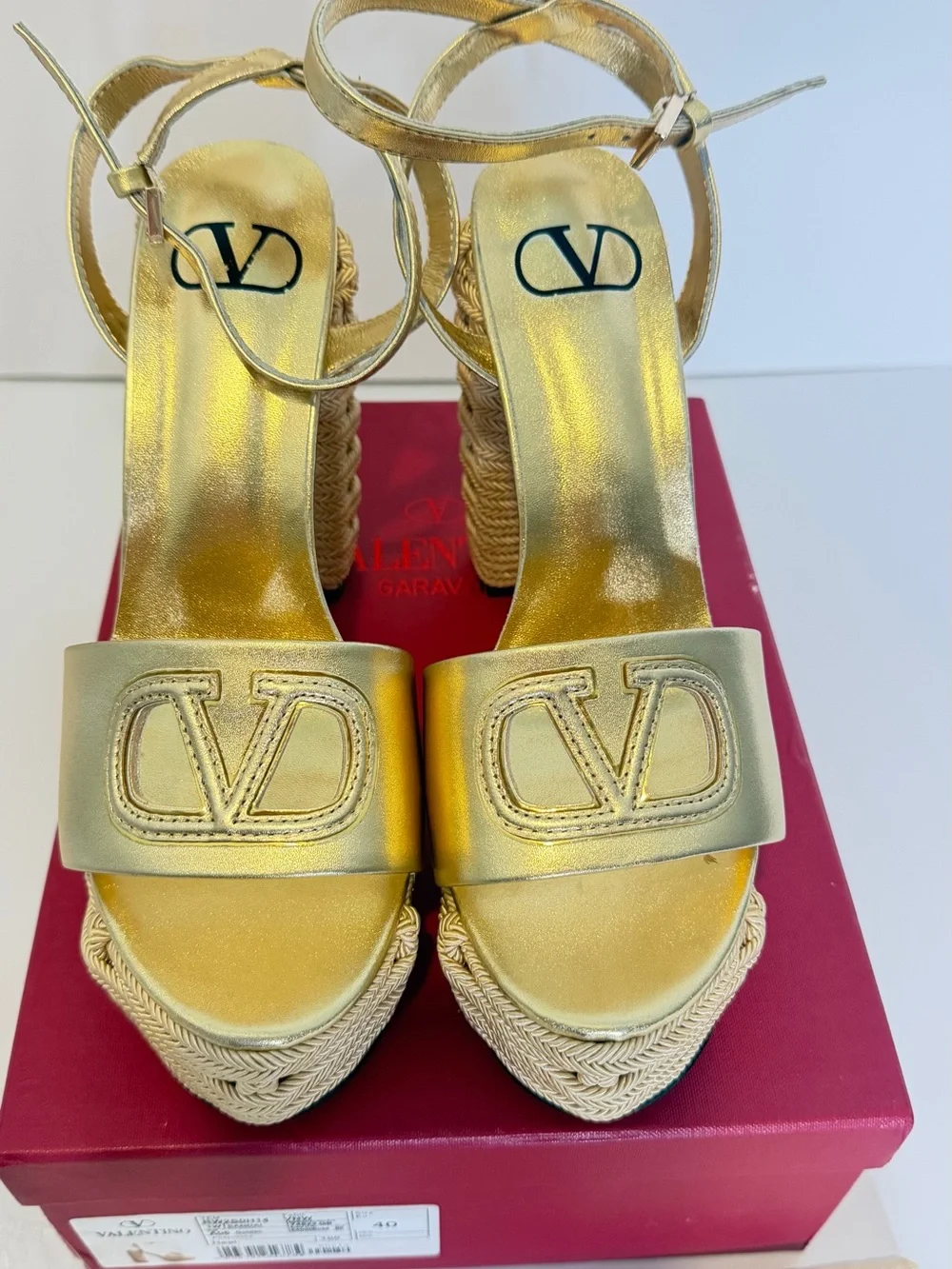*Inspired shoe*Gold Platform Woven-Detail High Heel Sandals